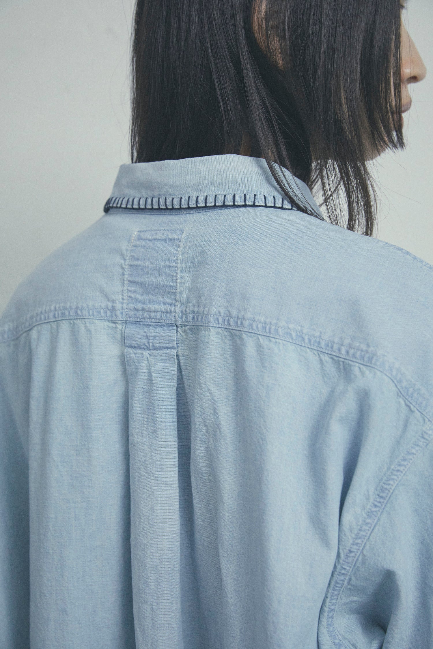 FRAMED BLANKET STITCH CHAMBRAY SHIRT LIGHT INDIGO
