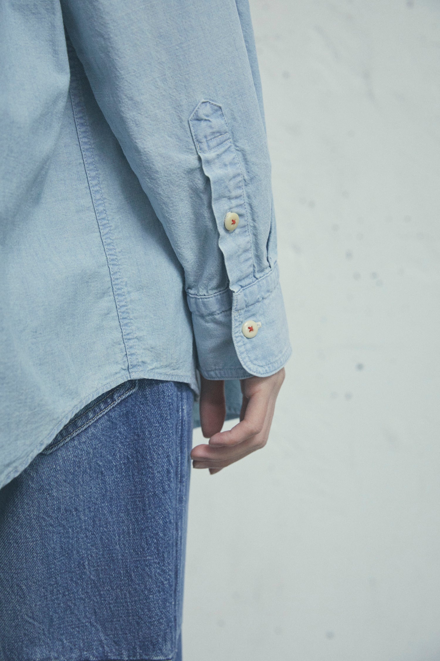 FRAMED BLANKET STITCH CHAMBRAY SHIRT LIGHT INDIGO