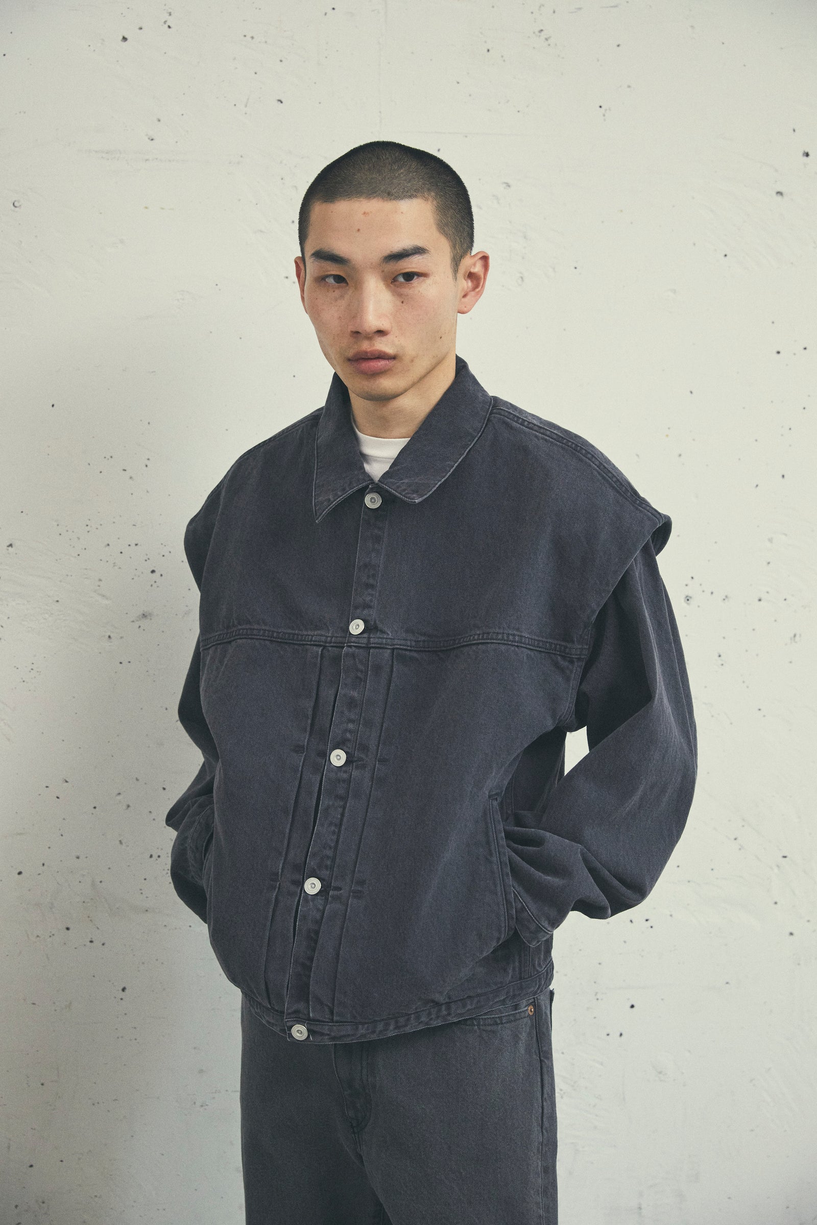POWER SHOULDER DENIM JACKET BLACK