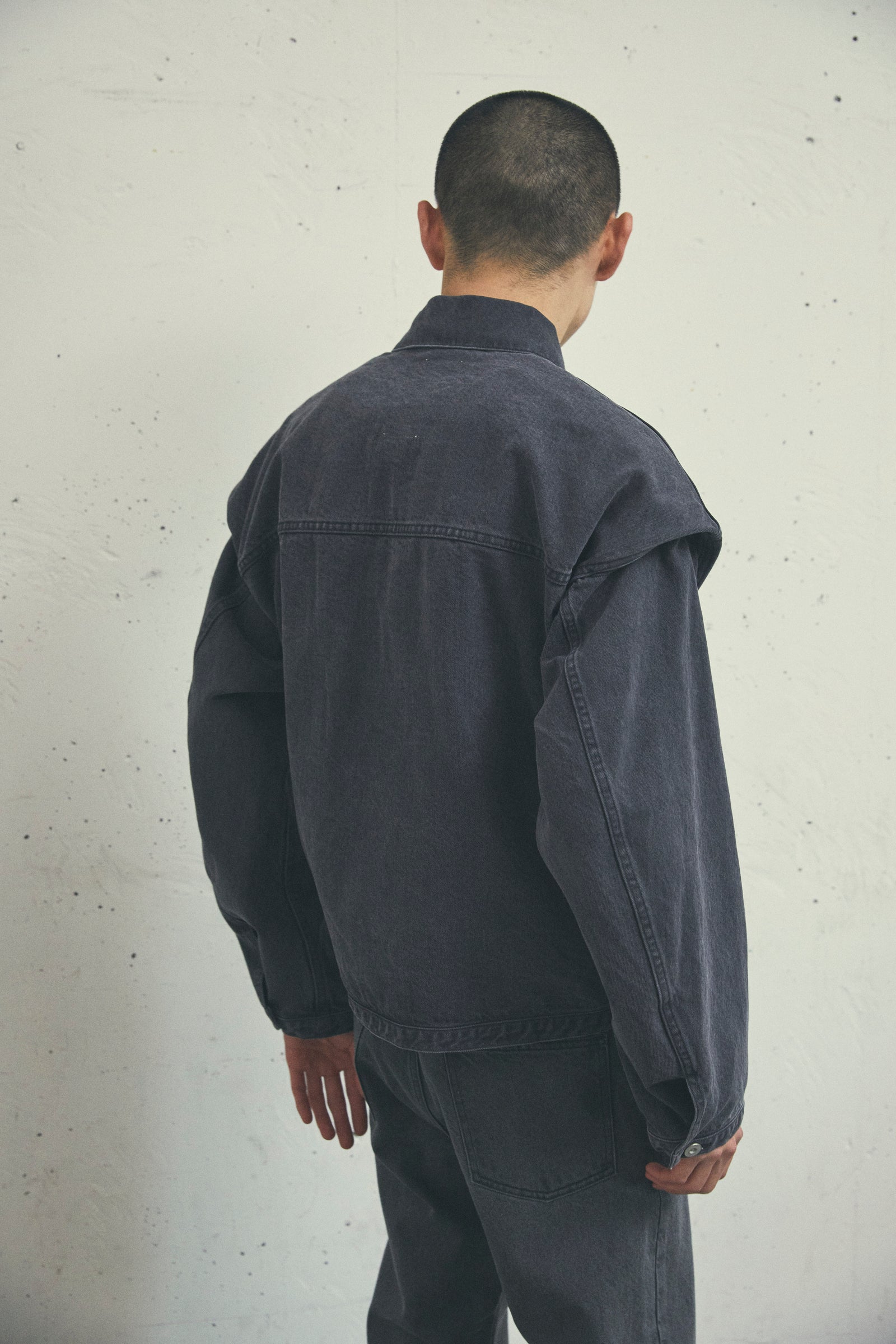 POWER SHOULDER DENIM JACKET BLACK