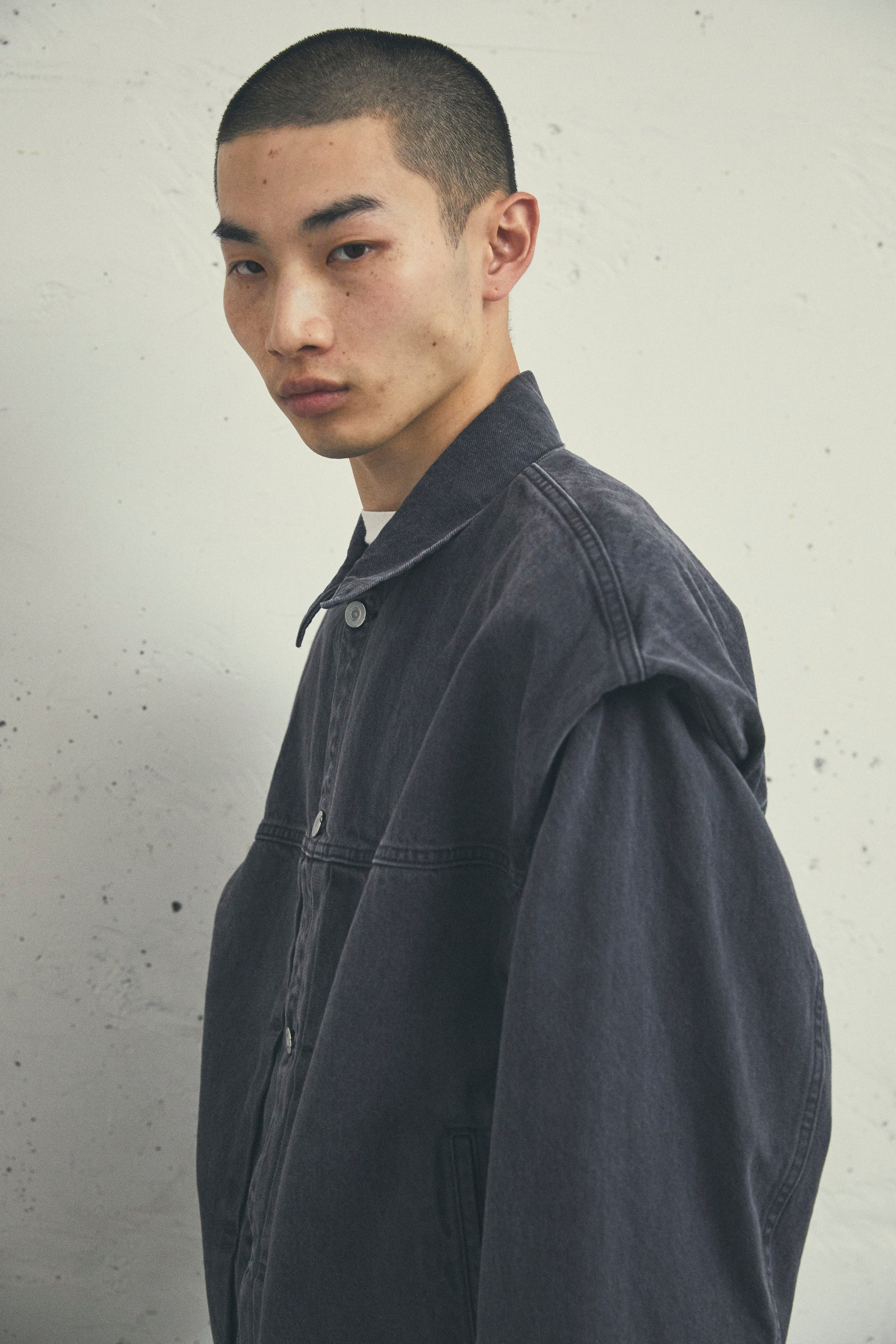 POWER SHOULDER DENIM JACKET BLACK
