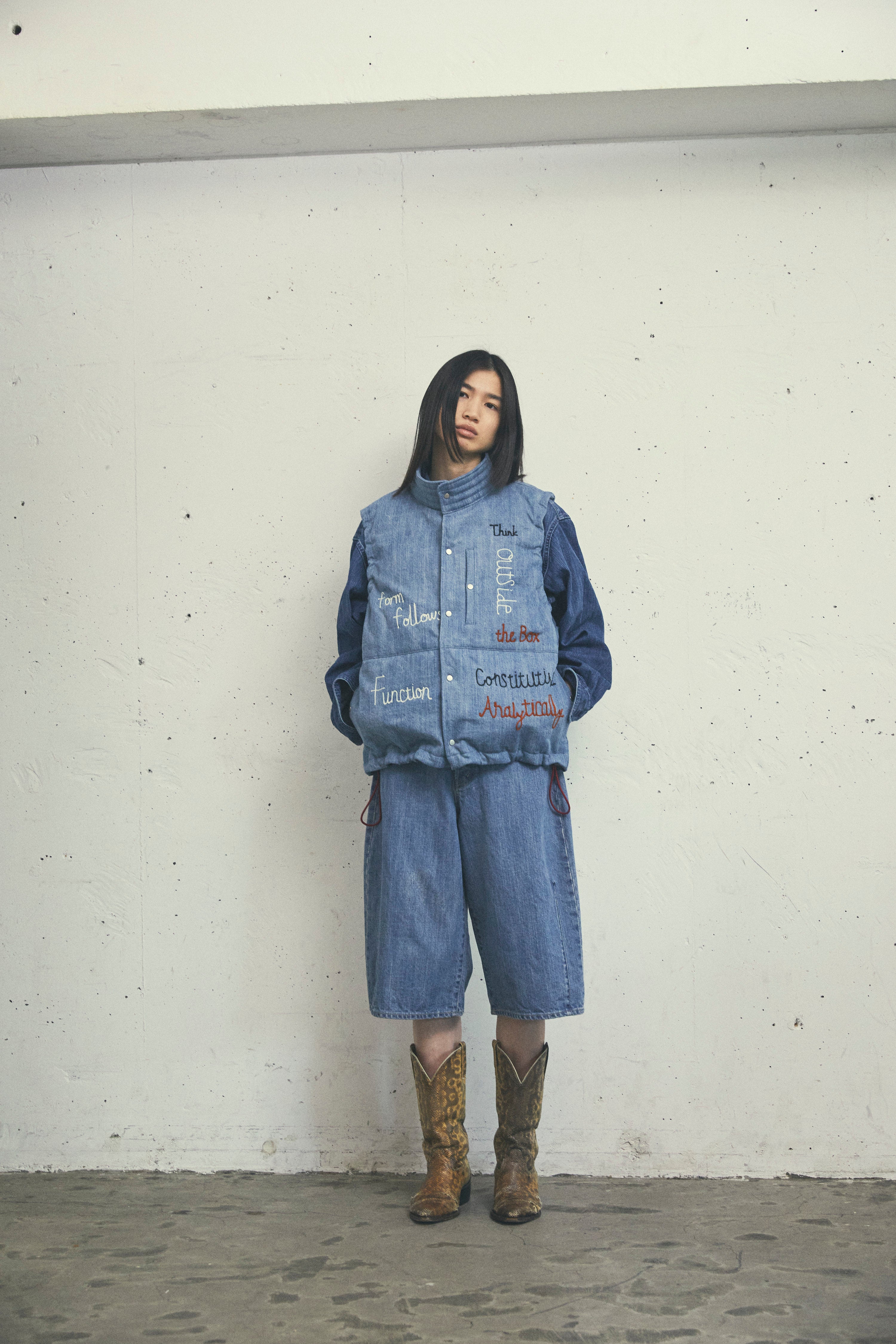 KURO | 刺繍デニムダウンベスト | ハンドメイド刺繍・日本製