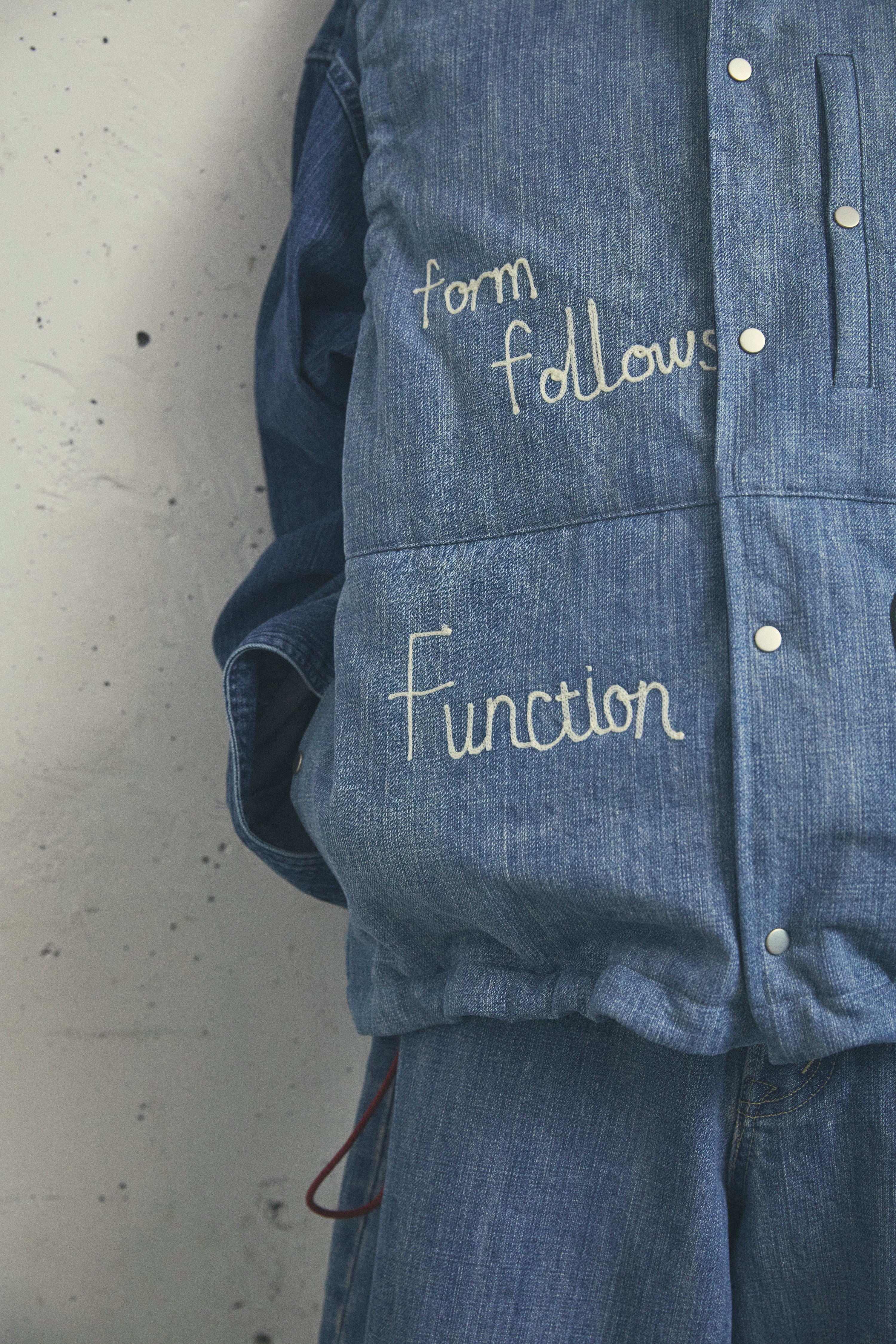 KURO | 刺繍デニムダウンベスト | ハンドメイド刺繍・日本製