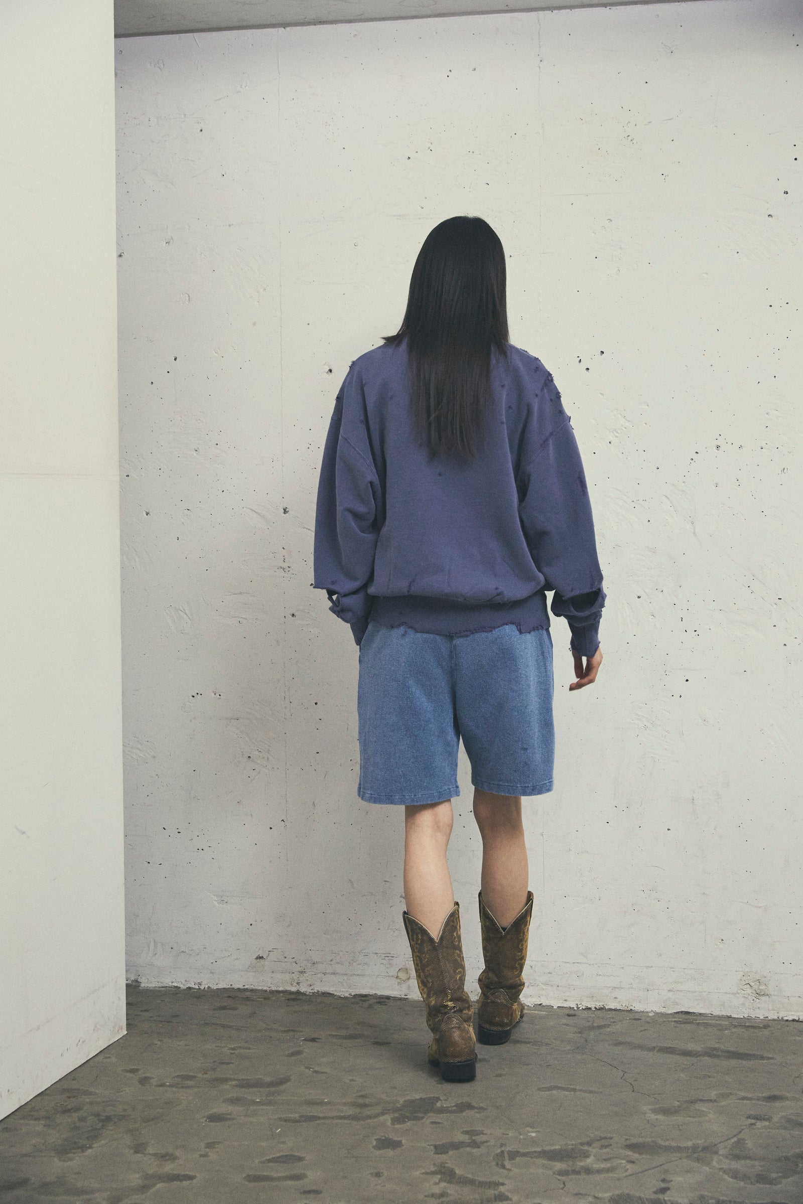 MORE DAMAGE WASHED CREW NECK SWEAT