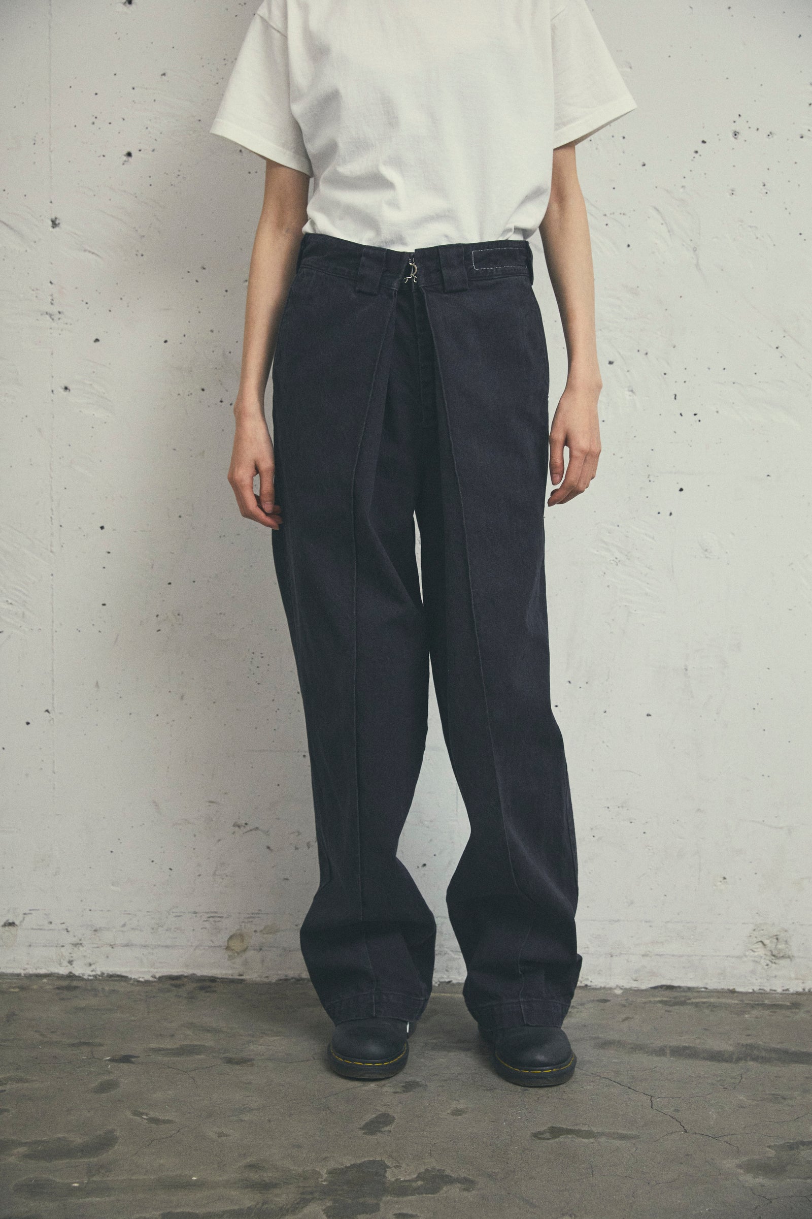 BIG TUCK DENIM TROUSER BLACK