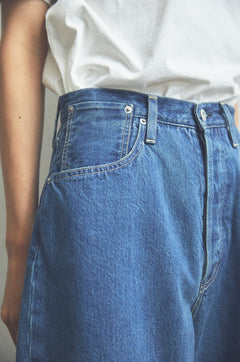 WIDE SPREAD CROPPED SHORTS