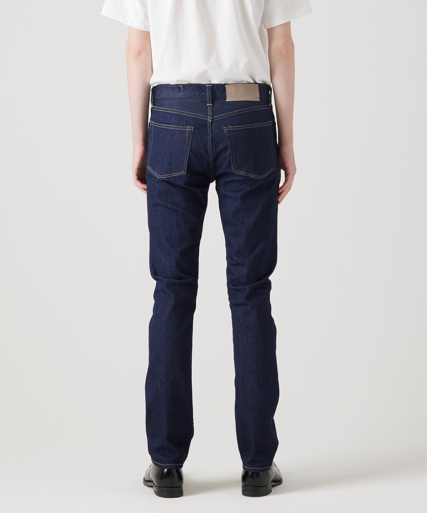 Helvetica One Wash｜KURO