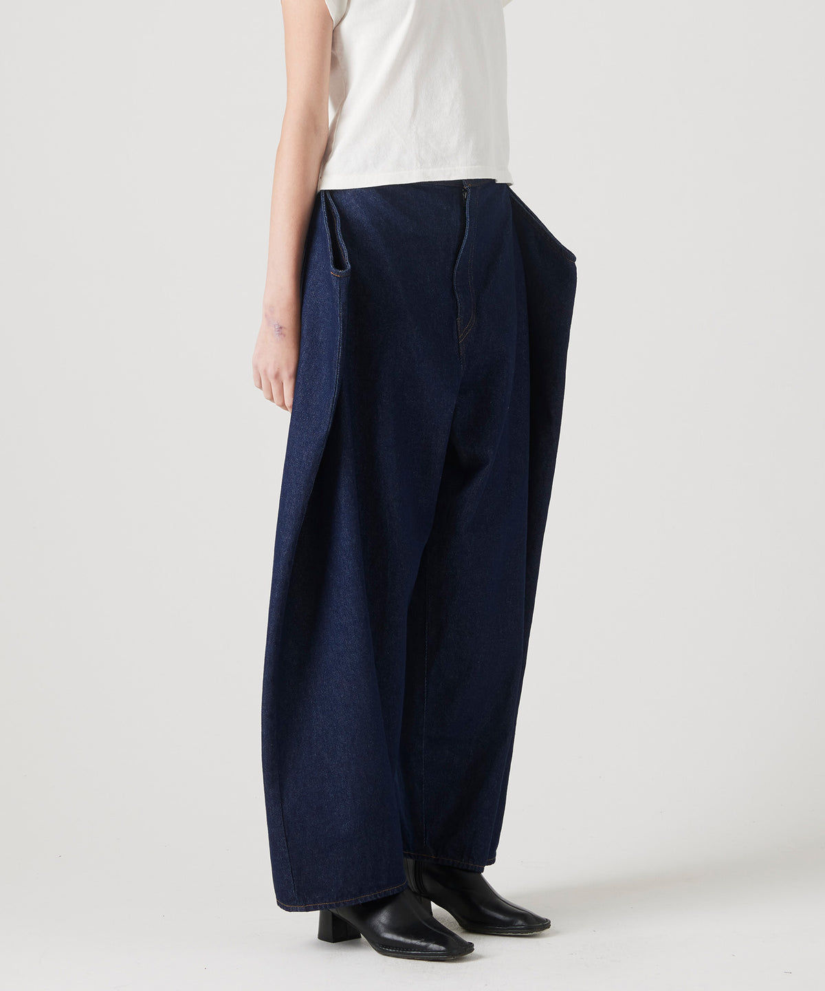 PAPER FOLDING TAPERED DENIM PANTS INDIGO