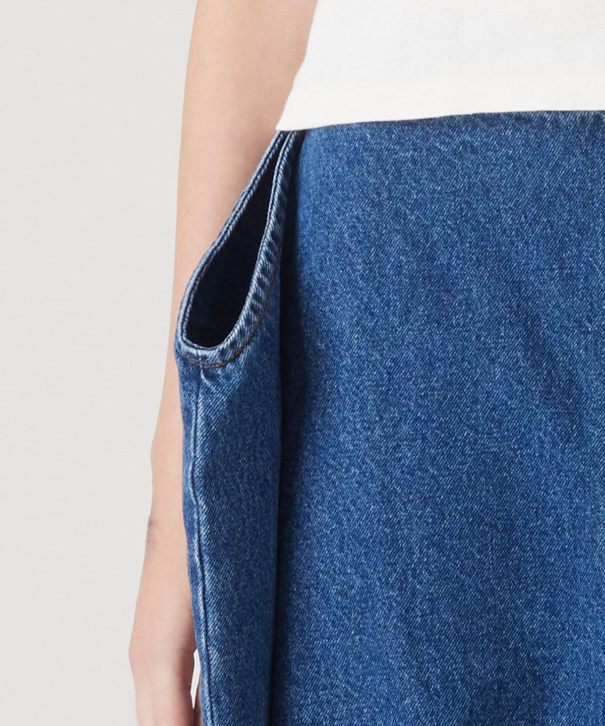 PAPER FOLDING TAPERED DENIM PANTS FADED INDIGO