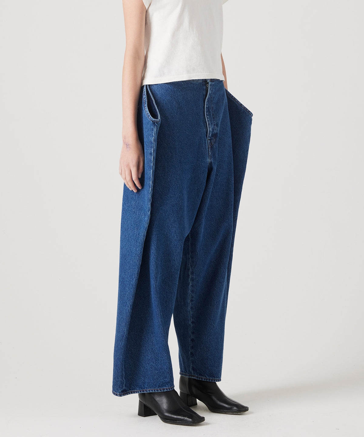 PAPER FOLDING TAPERED DENIM PANTS FADED INDIGO