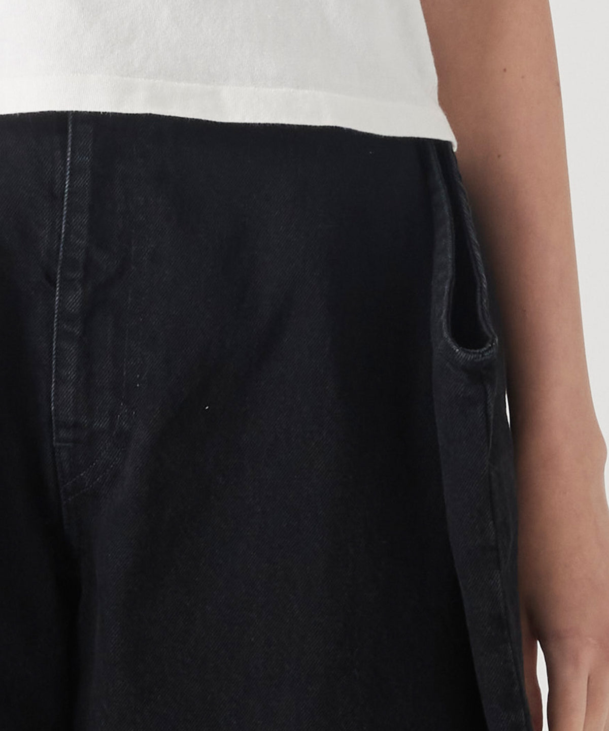 PAPER FOLDING TAPERED DENIM PANTS FADED BLACK