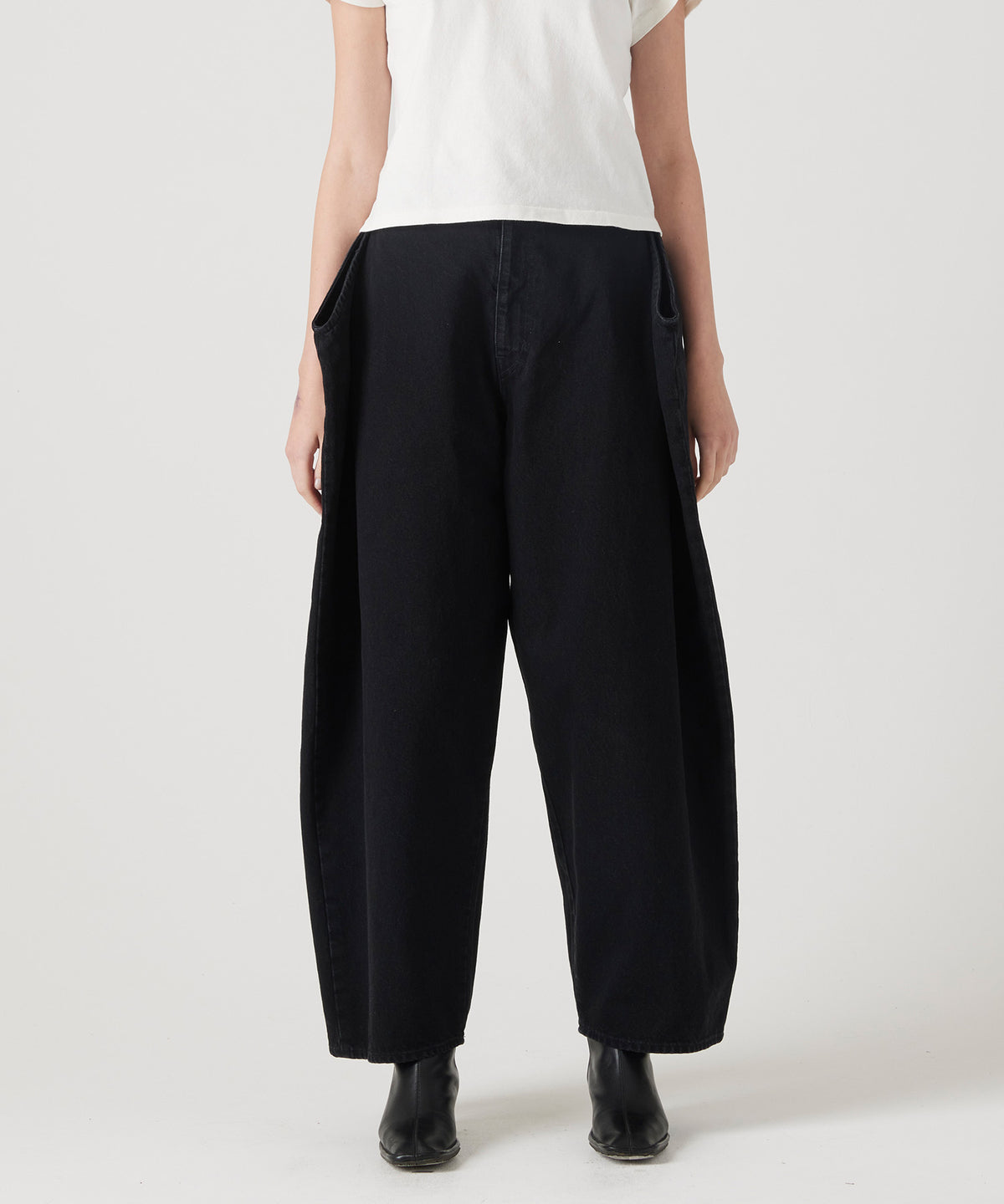 PAPER FOLDING TAPERED DENIM PANTS FADED BLACK