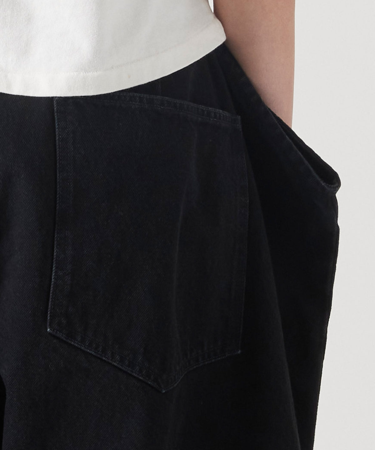 PAPER FOLDING TAPERED DENIM PANTS FADED BLACK